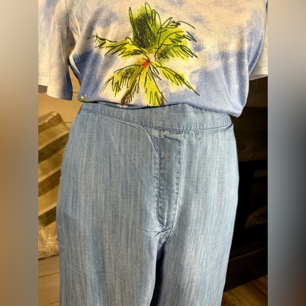 Chico’s Tropical Print T-Shirt and Light Blue Pants and Shorts Set - Picture 5 of 12